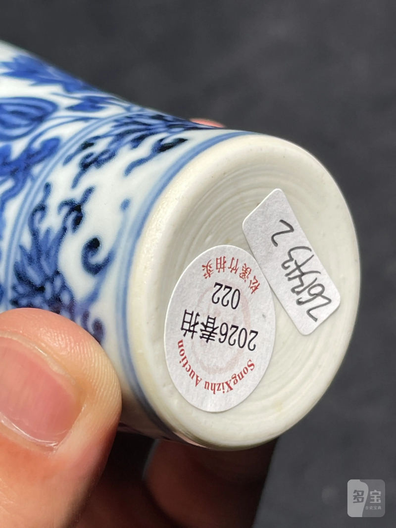 清雍正 青花缠枝花卉纹梅瓶 - 图7